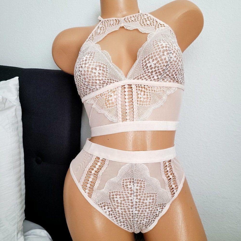 1257  MEDIUM   VS Very Sexy Bralette High-Waist Cheeky Set NWT